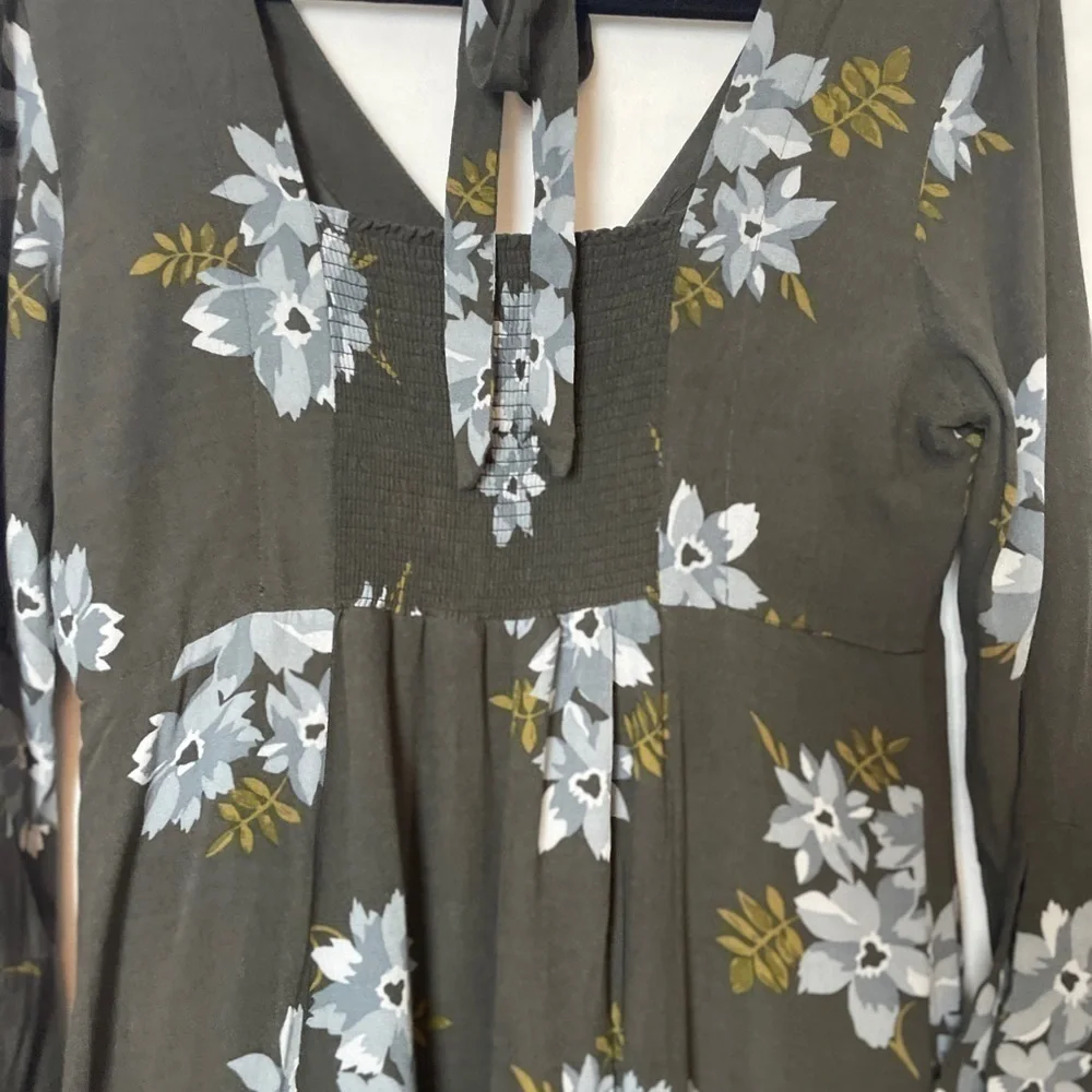 NWT Mimi Maternity Floral Tie-Back Dress Size Small Blue Gray Midi